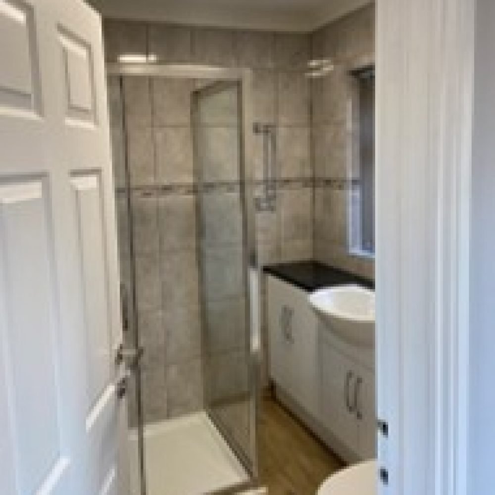 Ellwood - Shower room - 1