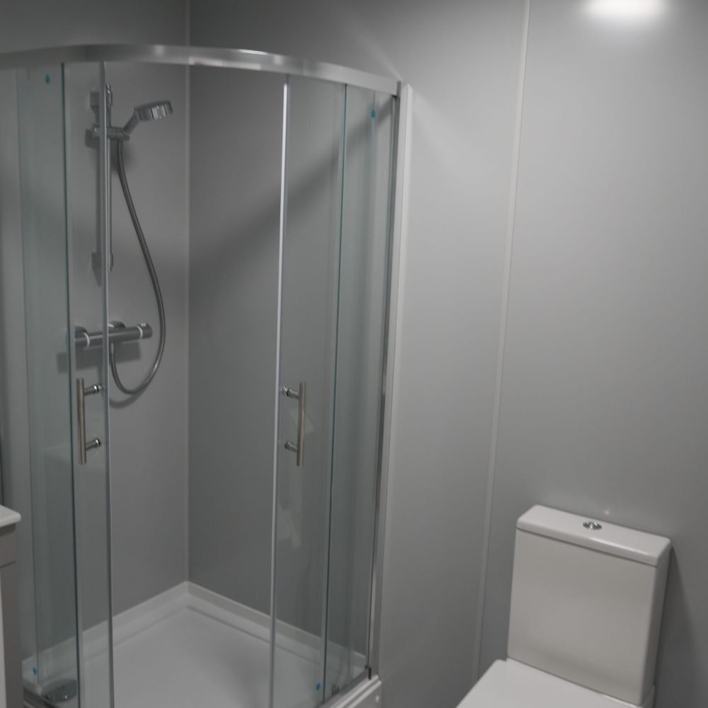 Upper Station - Shower room - 8
