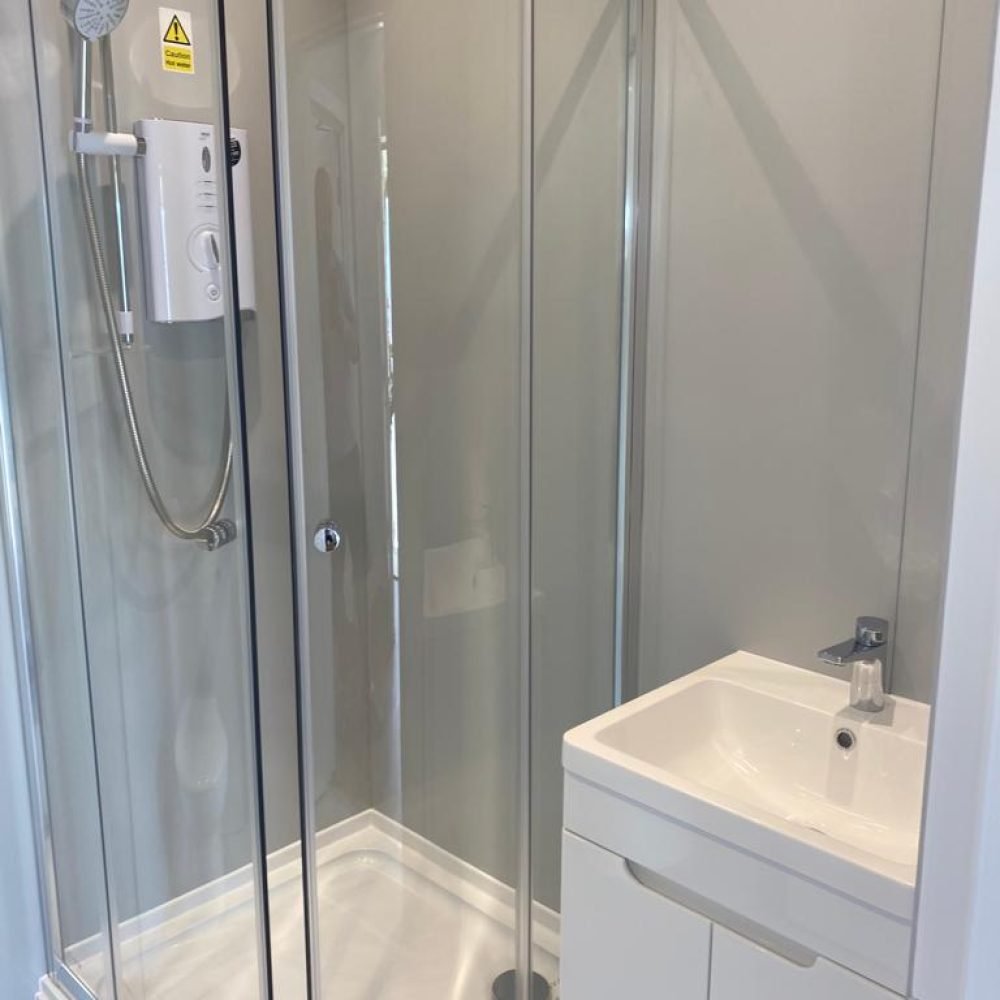 adapted-bungalow-bathroom